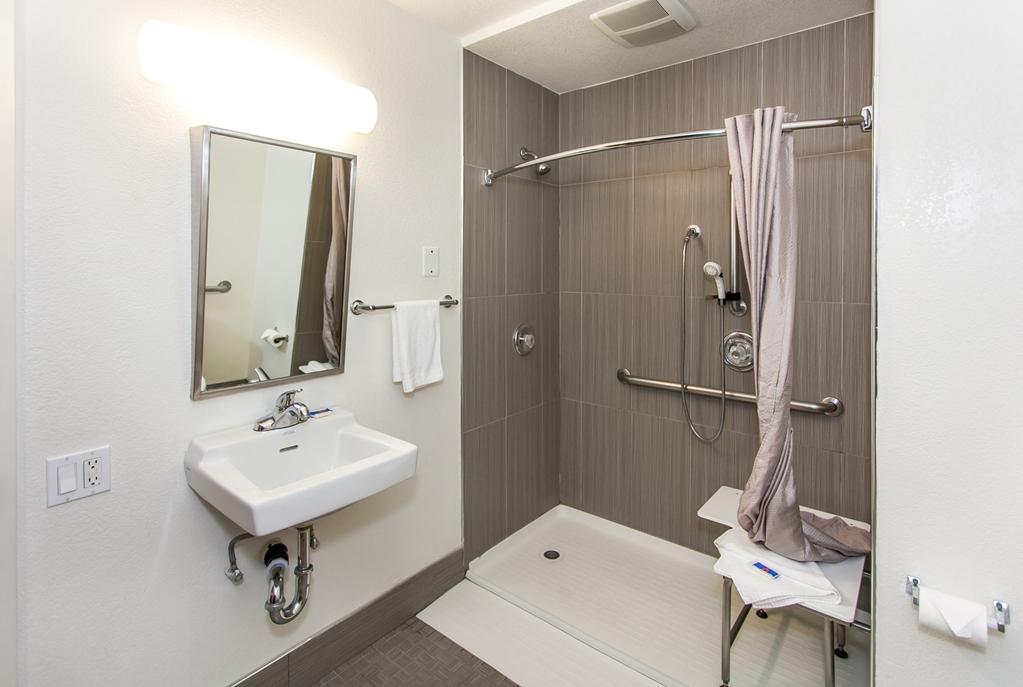 Motel 6 Hollywood 2*