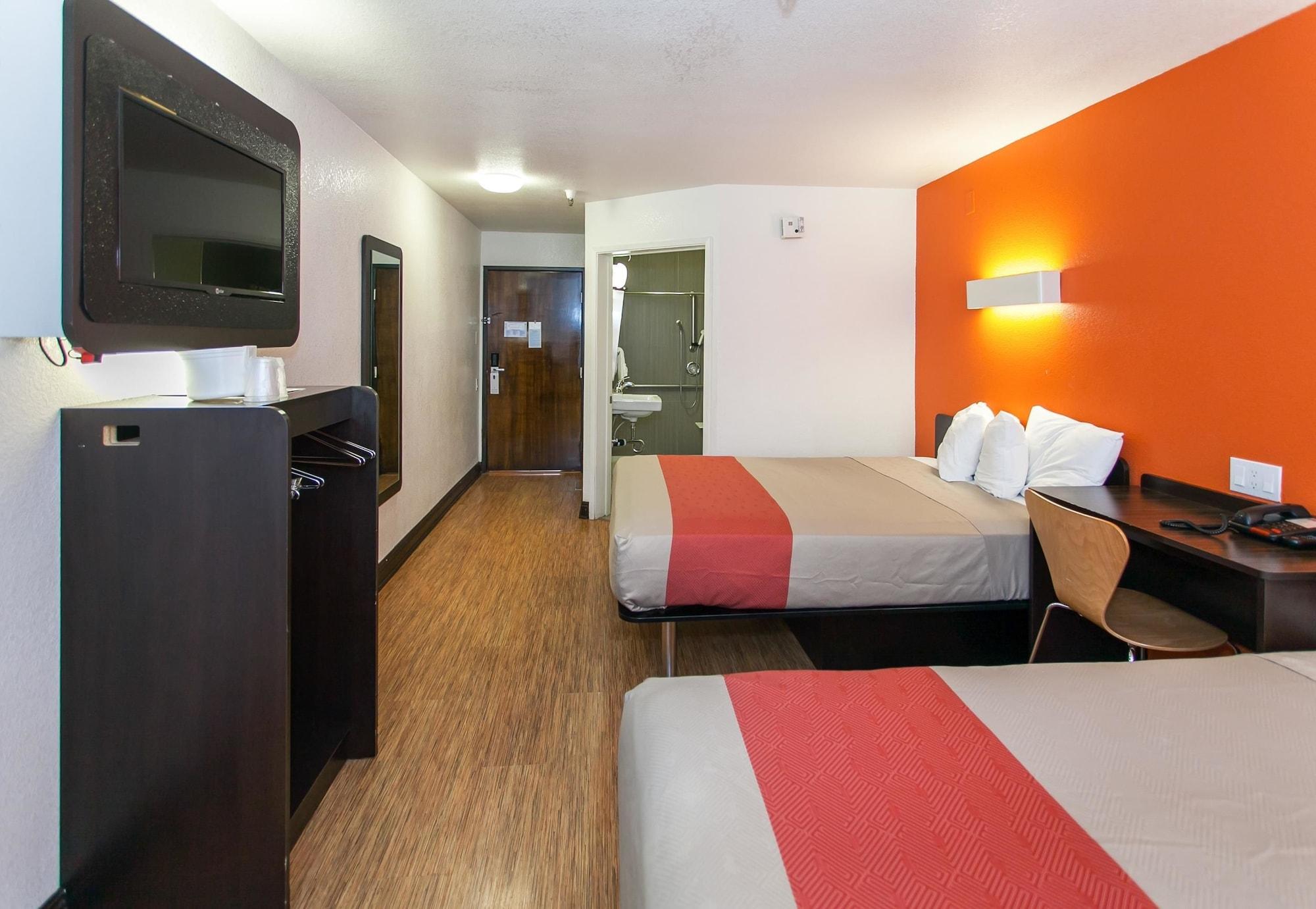 6 Hollywood Motel