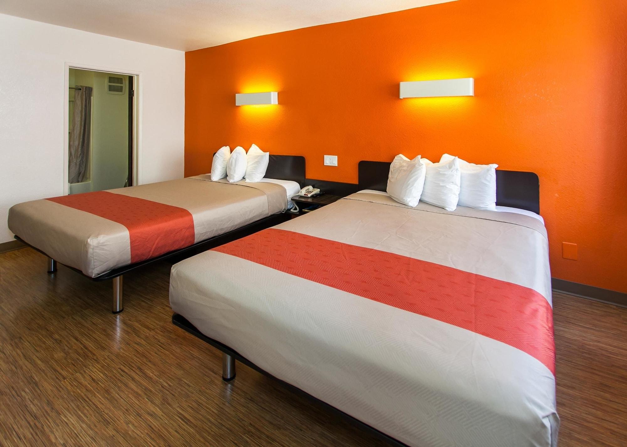 6 Hollywood Motel