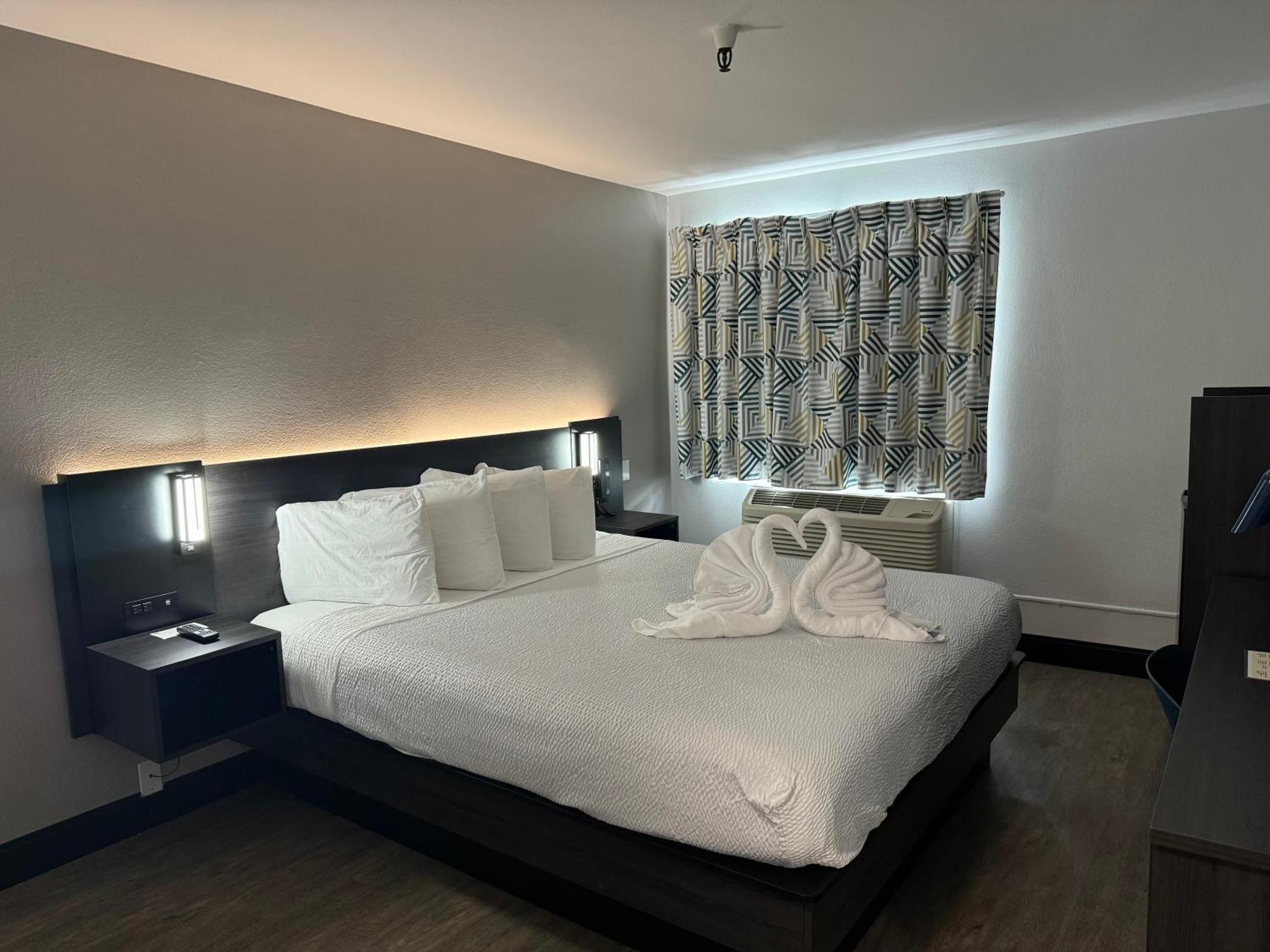 6 Hollywood 2* Los Angeles