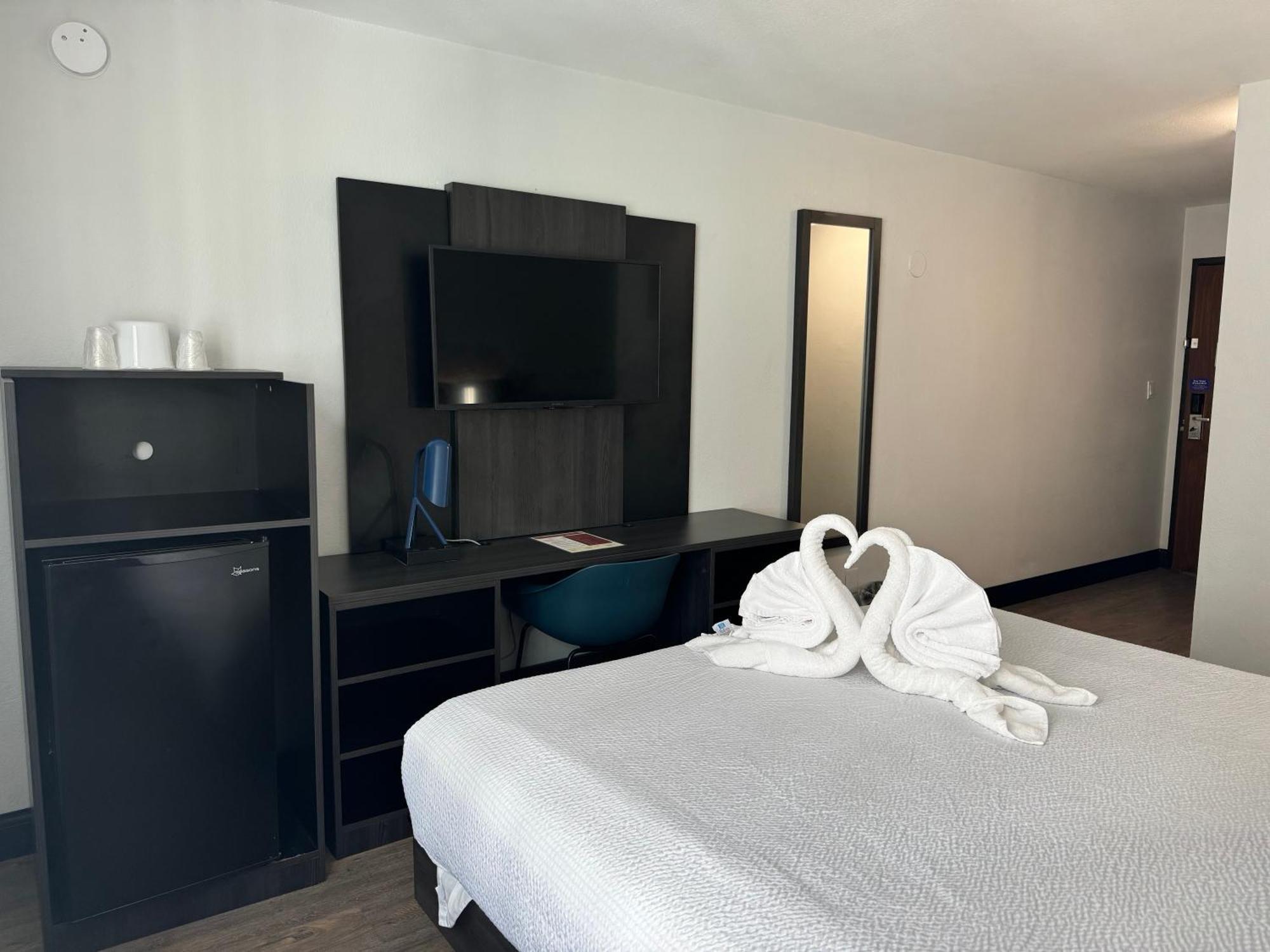 6 Hollywood Motel