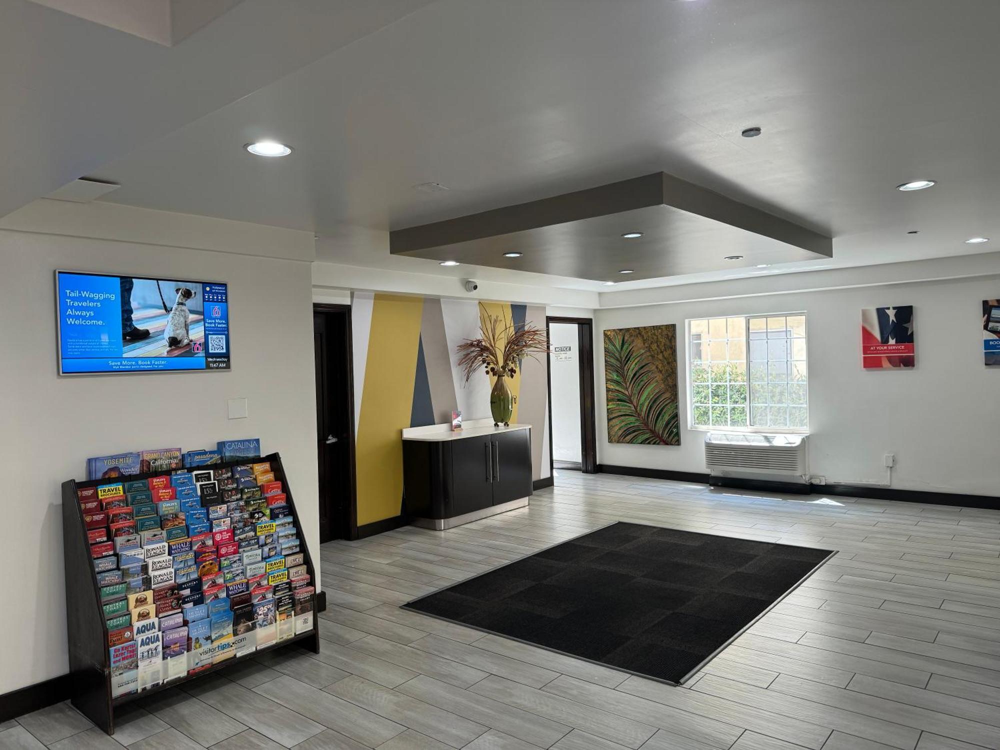 Motel 6 Hollywood 2*