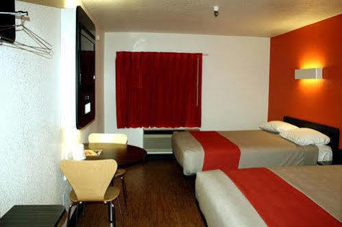 6 Hollywood Motel