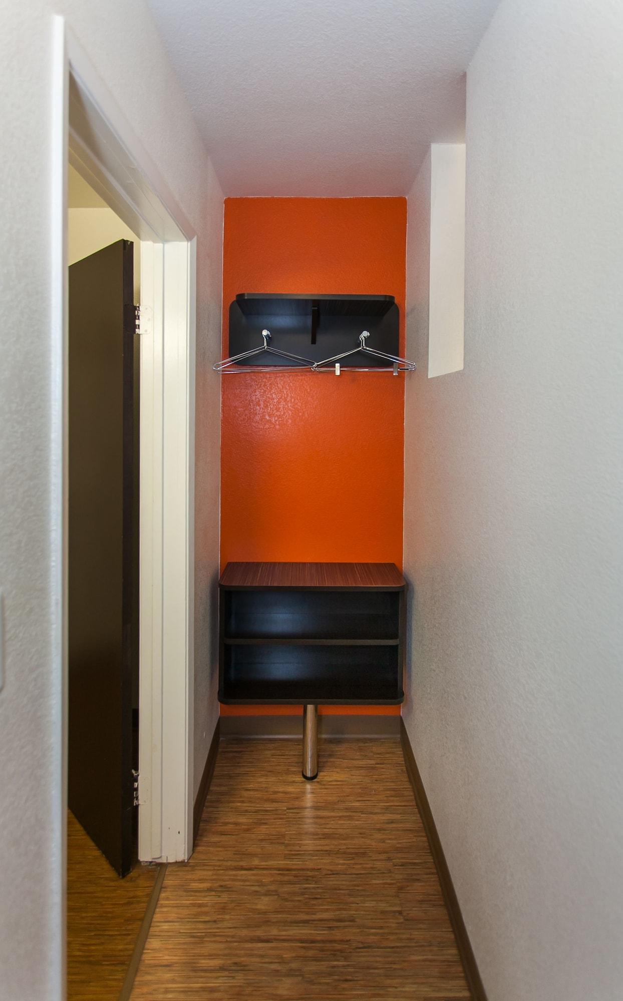 Motel 6 Hollywood 2*
